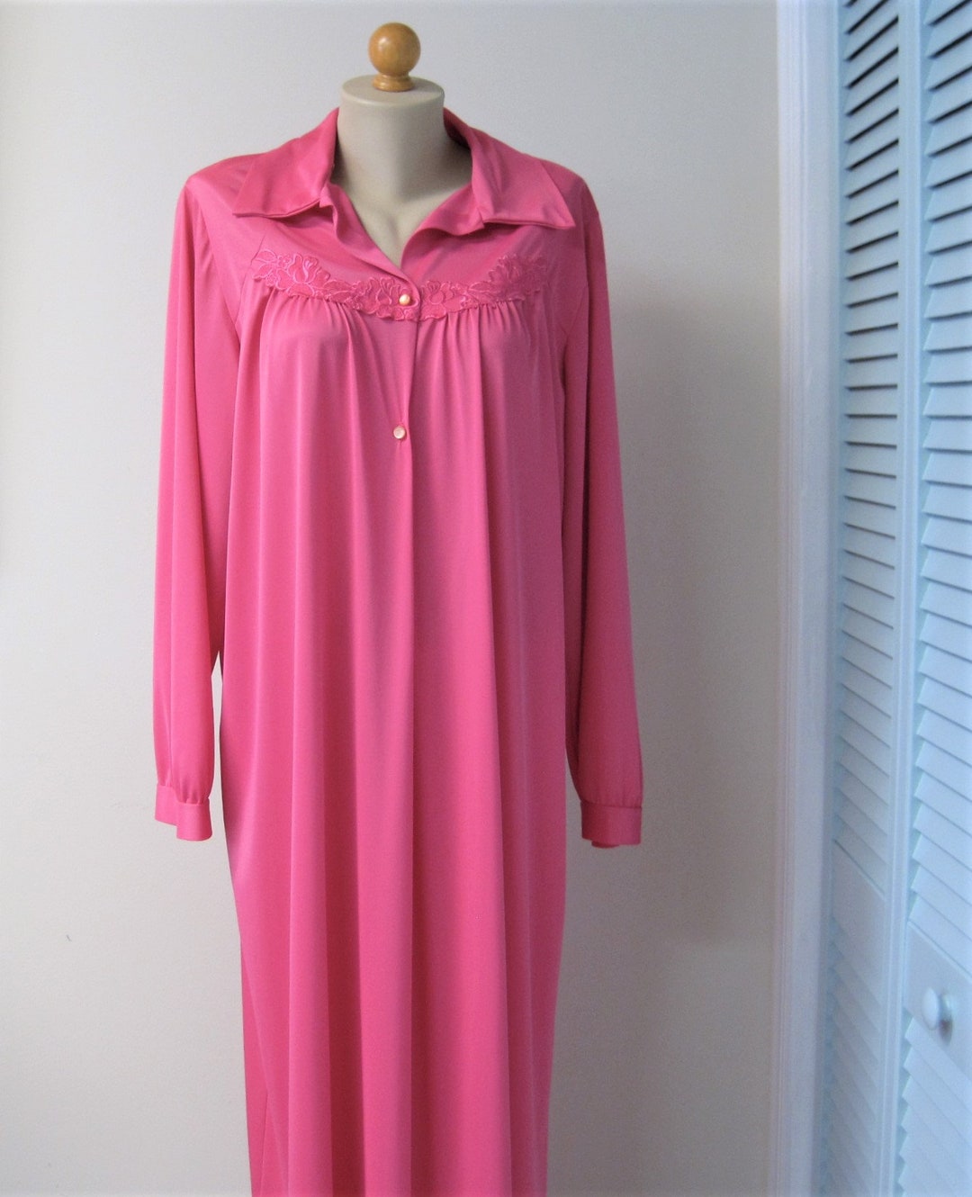 Vintage Hot Pink Nylon Robe / VTG Fuschia Slip Over Nightgown Appliqué Embroidery 60s 70s Etsy