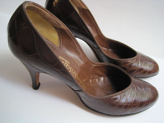 Vintage Brown Faux Crocodile Pumps / Embossed Lea… - image 9