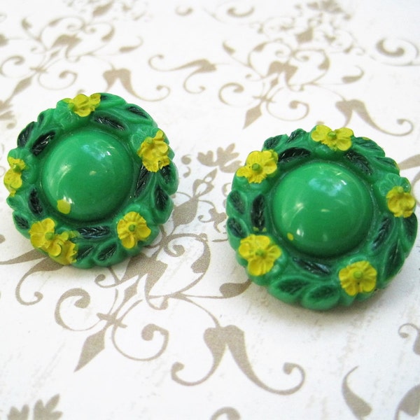 Vintage Green Lucite Kitsch Floral Clip On Earrings