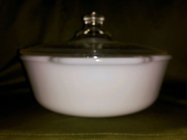 Fire King Casserole Golden Wheat With Clear Glass Lid Round 1.5 Quart White Milk Glass USA