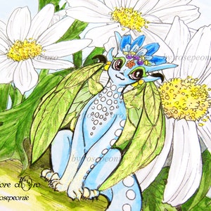 Drago Margherita con fiori. Illustrazione disegno fantasy originale a pastello su carta alta qualità, collezione arte natura primavera OOAK