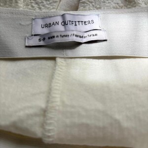 Falda color crema para mujer de Urban Outfitters imagen 2