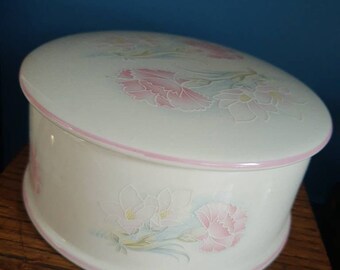 Pretty 1970s chrysanthemum and magnolia pink trinket jewellery box Sadler England