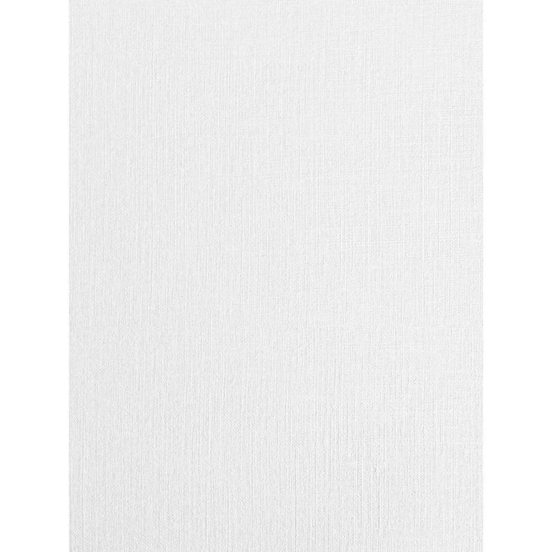 Op de afbeelding: Een rechthoekig canvas met een helderwit oppervlak voorzien van een fijne, verticale geweven textuur. Het materiaal vertoont een consistente, uniforme uitstraling over het gehele kader, waarbij de subtiele korrel van de stofweving wordt benadrukt.