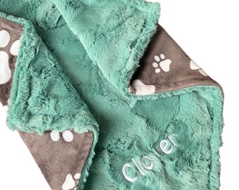 Personalized Paw Print Minky Pet Blanket: Embroidered Cat/Dog Blanket