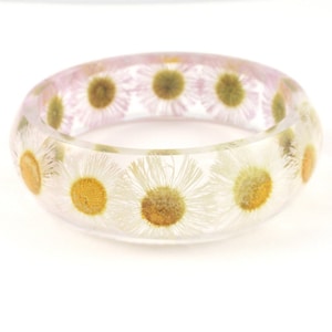 Real Daisy botanical bangle Bracelet, Pressed flowers in resin