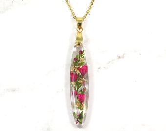 Pressed flower resin necklace - Botanical pendant - red flower necklace