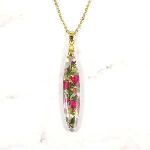 Pressed flower resin necklace - Botanical pendant - red flower necklace