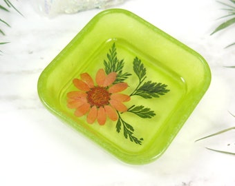 Aesthetic resin ring dish - Pressed flower trinket dish - Neon green jewelry dish
