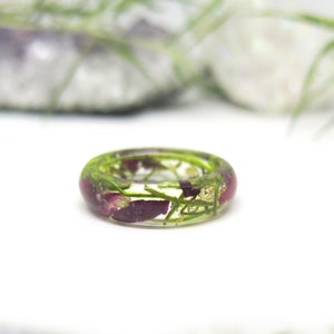 Rose petals and gold flake resin ring - Pressed flowers jewelry - Gift for her