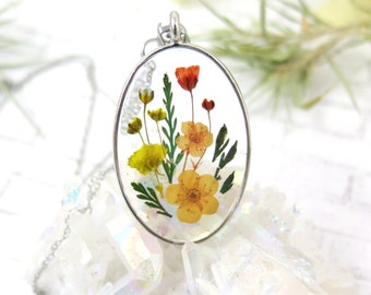 Pressed flower resin necklace - Real flower pendant for girlfriend