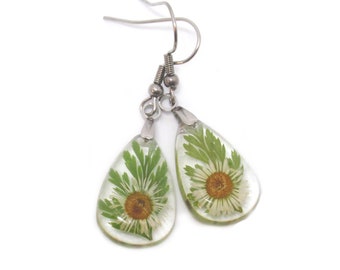 Daisy flower Resin, dangle Earrings, teardrop small earrings, graduation gift