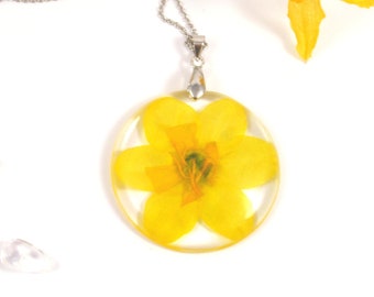 Birth month flower March - Real Daffodil necklace - Pressed flower Resin pendant