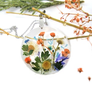 Pressed flowers necklace - Botanical resin pendant - Wildflowers resin necklace