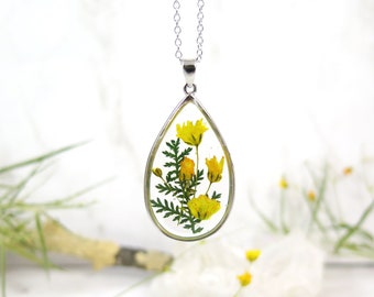 Yellow Baby's Breath necklace - Boho resin pendant - Pressed flower necklace