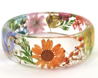Real Flower Resin Bracelet, Pressed flower jewelry, Resin Bangle Bracelet, Chunky Bangle, Botanical jewelry, Resin jewelry, Rainbow bracelet