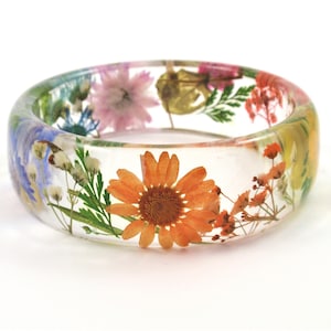 Pressed flowers bangle bracelet - Real wildflowers resin bracelet - gift for her