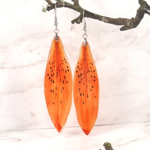 Tiger Lily resin dangle drop earrings - Real pressed flowers earrings - Gift for women