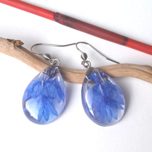 Pressed flower earrings | Teardrop blue flowers earrings