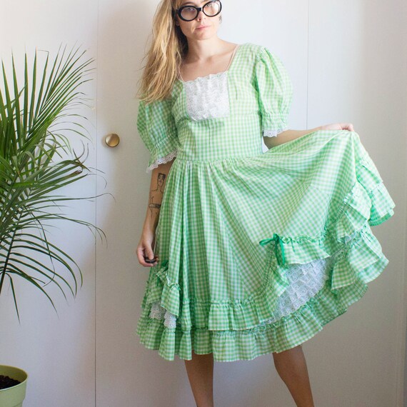 70's Vintage Green Gingham Ruffle Flounce Hem Prai