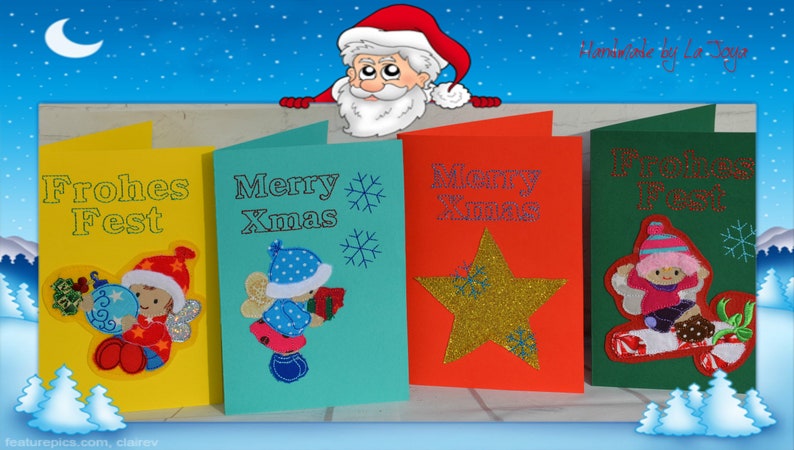 K&ouml;nnte beinhalten: Vier Weihnachtskarten mit festlichen Designs. Die Karten sind gelb, t&uuml;rkis, rot und gr&uuml;n. Jede Karte zeigt gestickte Bilder von Engeln, Schneeflocken und einem goldenen Glitzerstern. Der Text "Frohes Fest" und "Merry Xmas" ist sichtbar.