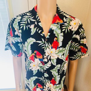 LOVELY Mens Hawaiian Shirt Made In Hawaii By &#39;KY&#39;s&#39;, Cute Parrot Detail - Great!!