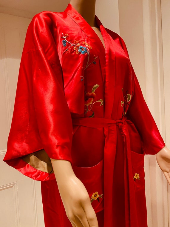 BEAUTIFUL Vintage Chinese Red Silk Robe Made In C… - image 1