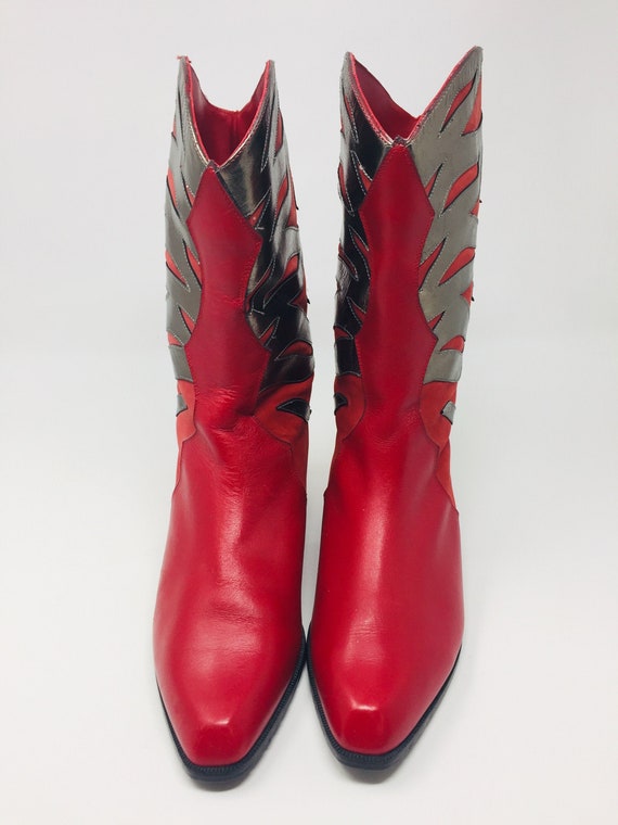 Beautiful BNWOT Vintage 1980's Red Boots With Bron