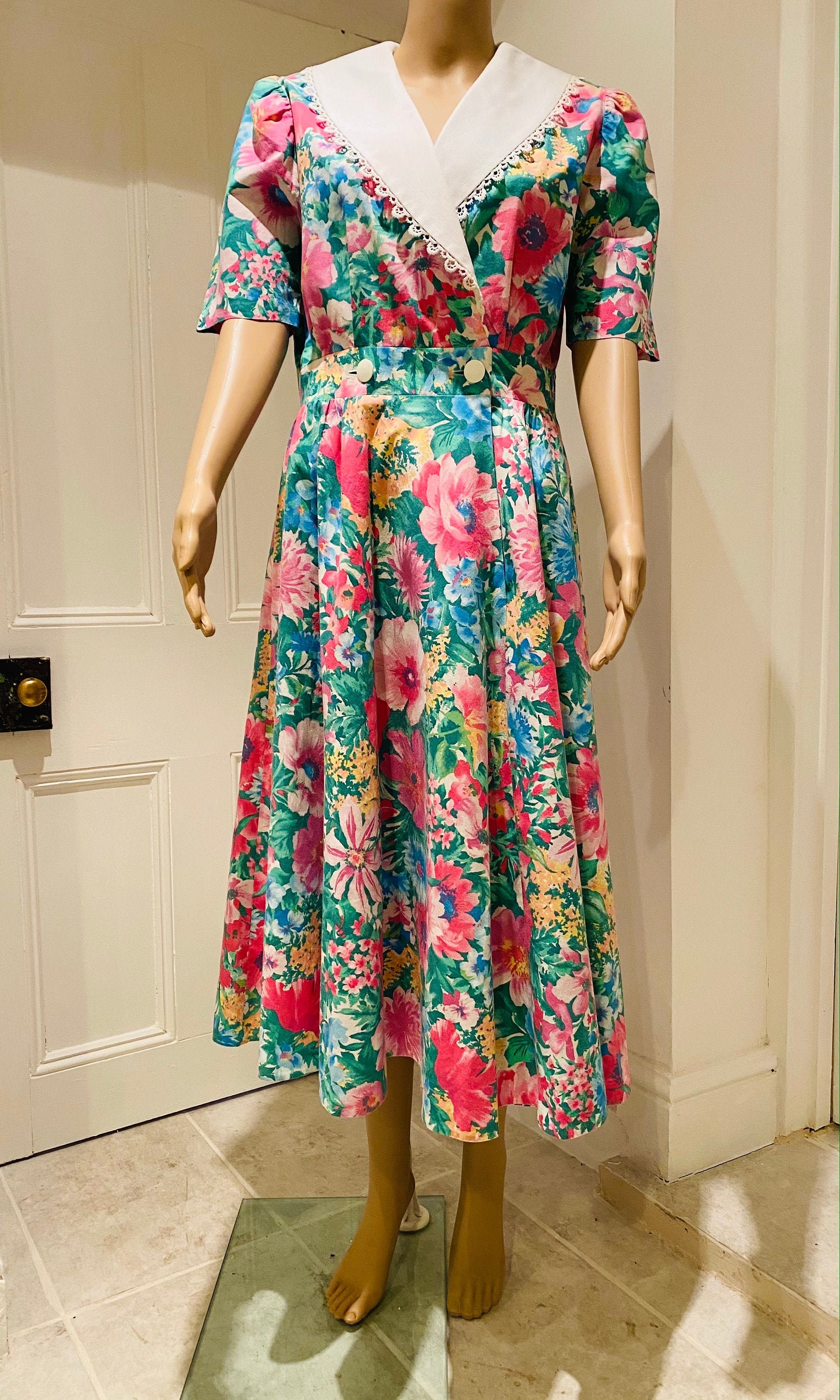 EVRIS♡vintage flowerサテンルームロンパース EVRIS VINTAGEFLOWERサテンルームロンパース ブラック -靴