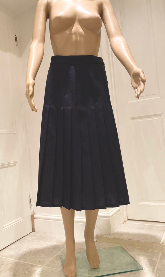 LOVELY Vintage 1980's Navy Blue Pleated Skirt Mad… - image 9