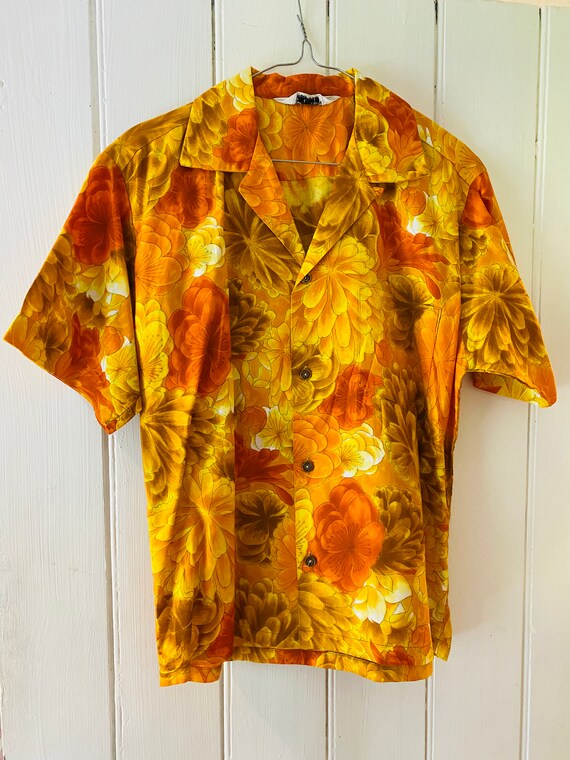 BEAUTIFUL Vintage 1960's Hawaiian Shirt Made In H… - image 3