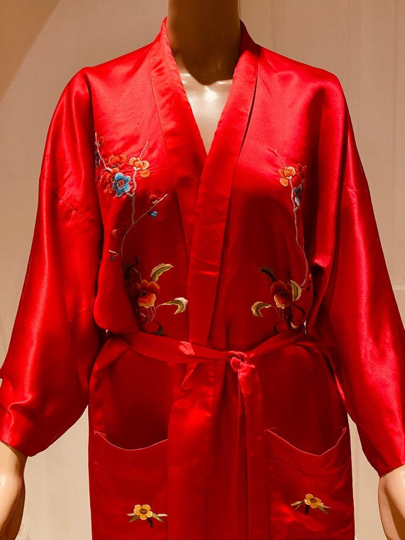 BEAUTIFUL Vintage Chinese Red Silk Robe Made In C… - image 5