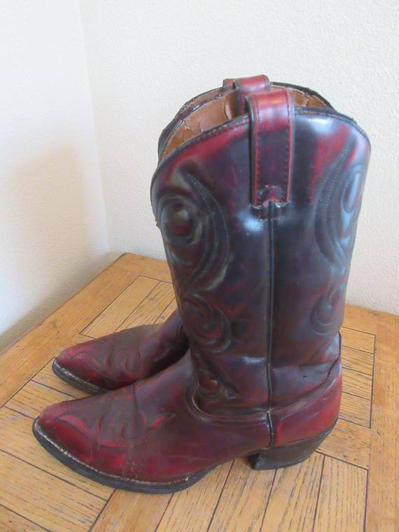 maroon cowboy boots