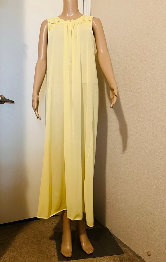 CUTE Vintage Pale Yellow Nightgown - Lovely!!