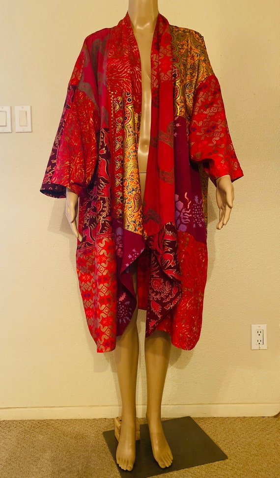 BEAUTIFUL 'Wild Thing, Wild Woman' Batik Robe / Ja