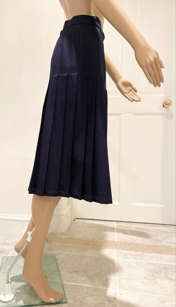 LOVELY Vintage 1980's Navy Blue Pleated Skirt Mad… - image 6