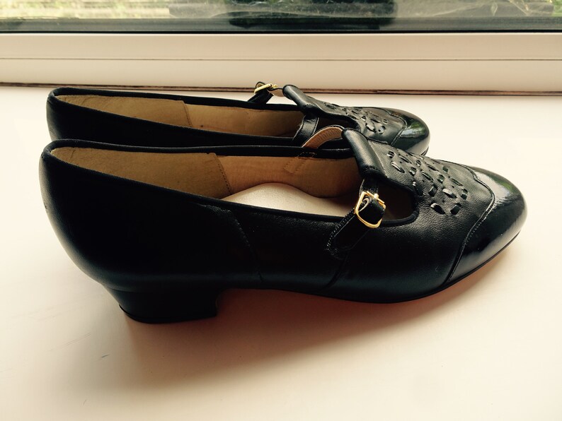 wide fit vintage shoes