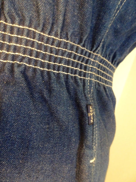 Very CUTE Vintage Early 1980's Levis Denim 'Plays… - image 7