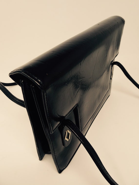 LOVELY Vintage 1960's Black Handbag With OverFlap… - image 5