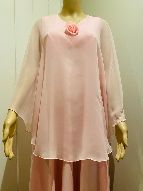 LOVELY Vintage 1950's Baby Pink Dress, Made In US… - image 4