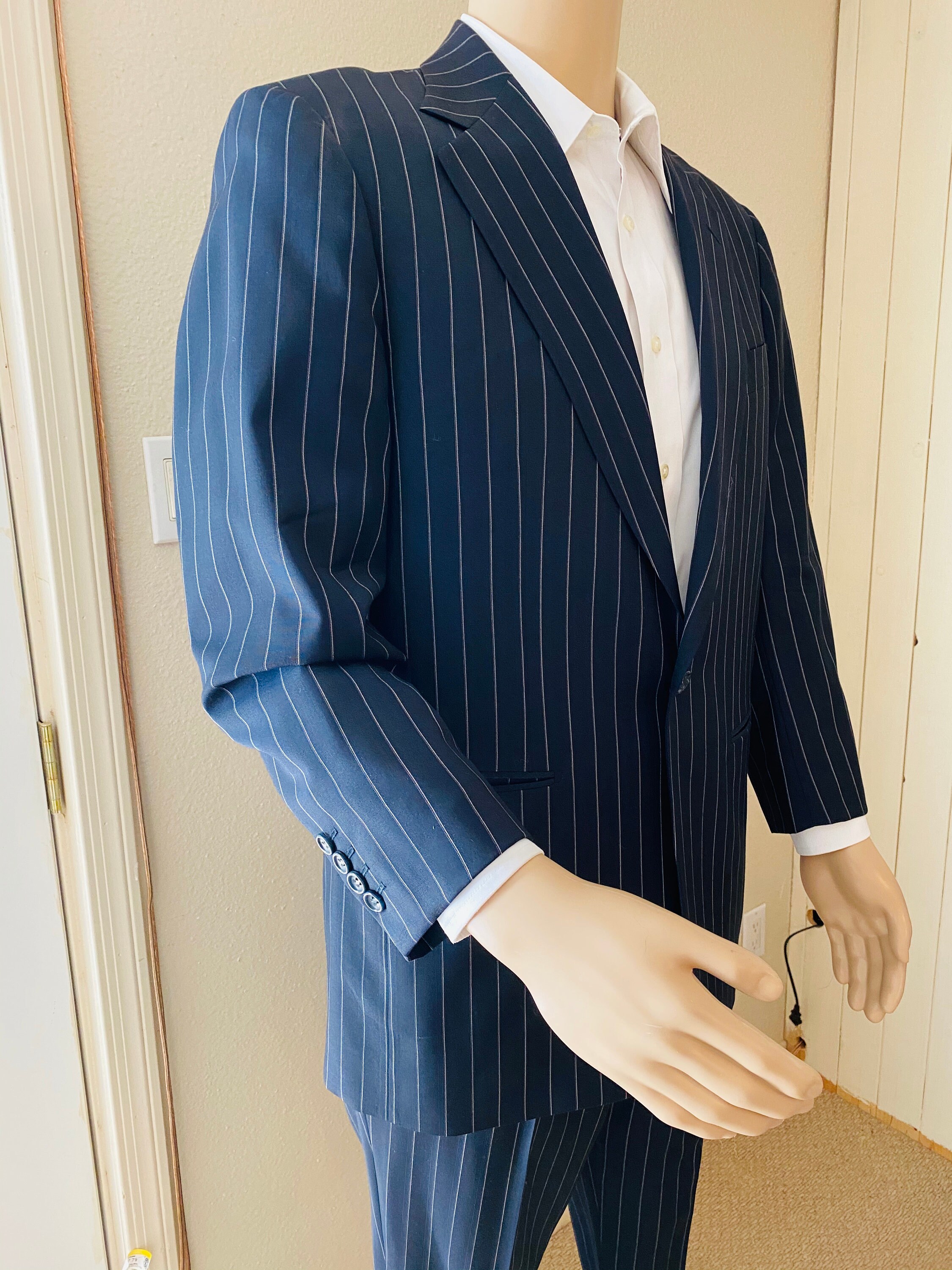 Image of Lovely Mens 2 Piece Suit, Made in Italy, Never Worn, 100% Pure New Wool, By "Kashani' - Great High Quality Tailoring