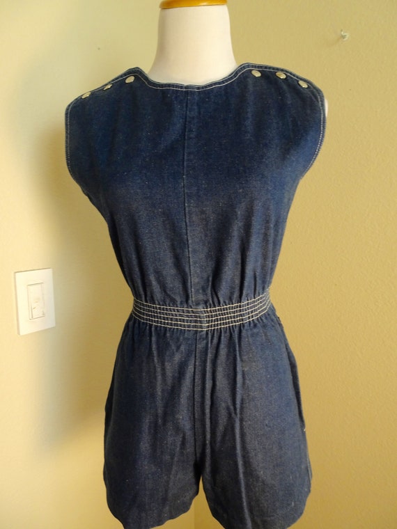 Very CUTE Vintage Early 1980's Levis Denim 'Plays… - image 2