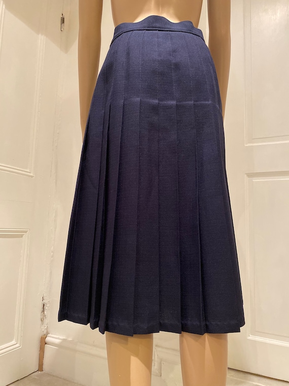 LOVELY Vintage 1980's Navy Blue Pleated Skirt Mad… - image 2