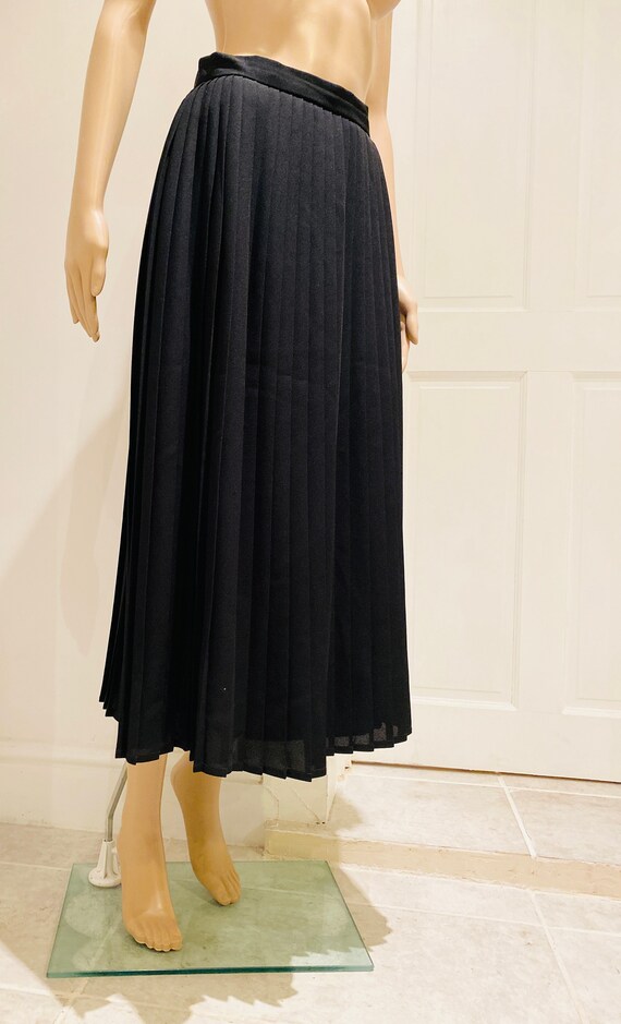 BEAUTIFUL Black Vintage 1980's Pleated Skirt Made… - image 7