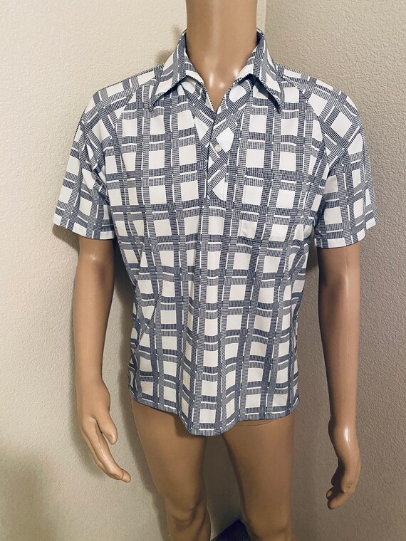 NICE Vintage Mens Short Sleeved Shirt Made In USA… - image 3