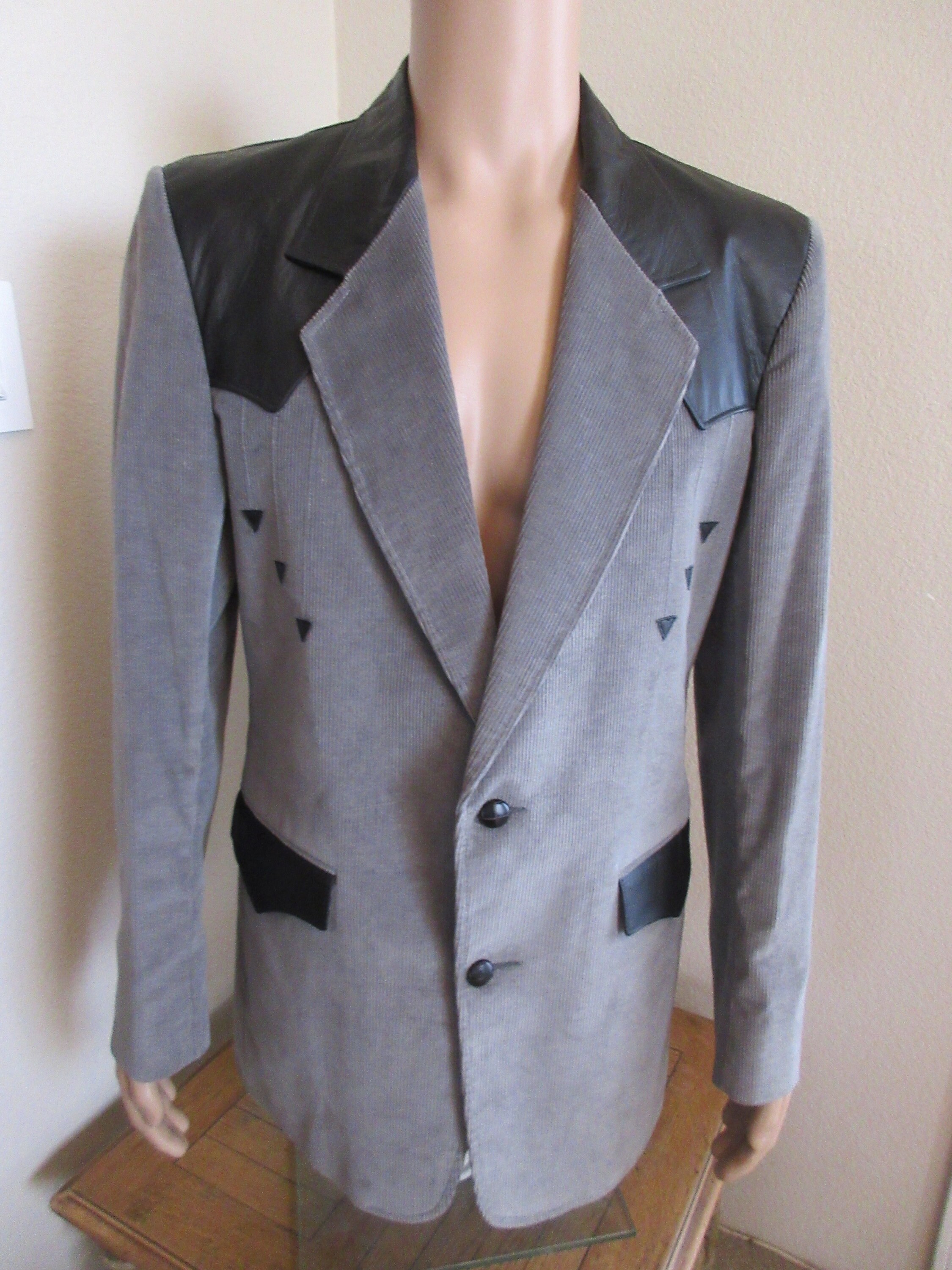 Image of Very Lovely Vintage 1960S "Pioneer Wear' Corduroy Western Style Jacket Made in Usa - Chest 42"