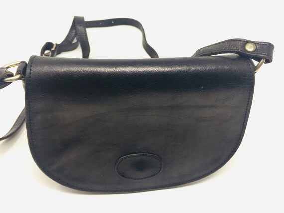 LOVELY Vintage 1970's Black Leather Satchel-Style… - image 4