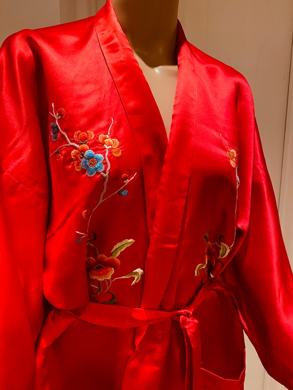 BEAUTIFUL Vintage Chinese Red Silk Robe Made In C… - image 6