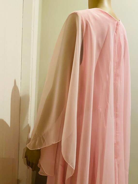 LOVELY Vintage 1950's Baby Pink Dress, Made In US… - image 9