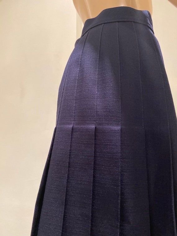 LOVELY Vintage 1980's Navy Blue Pleated Skirt Mad… - image 4